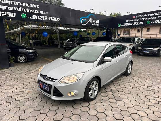 FORD FOCUS 1.6 SE 16V FLEX 4P MANUAL FORD FOCUS 1.6 SE 16V FLEX 4P MANUAL